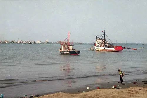 In the photo: the city of Manta in Ecuador
