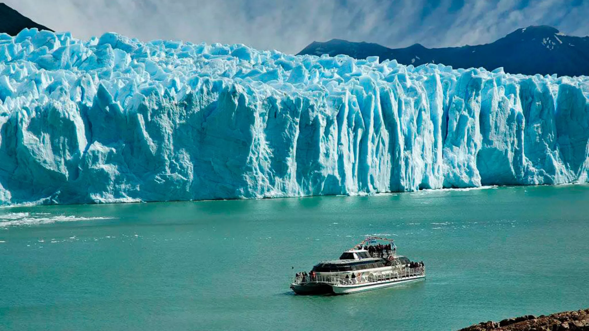VIP boat navigation to Perito Moreno glacier