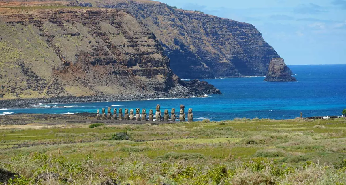 Easter Island statues - stone giants of Rapa Nui