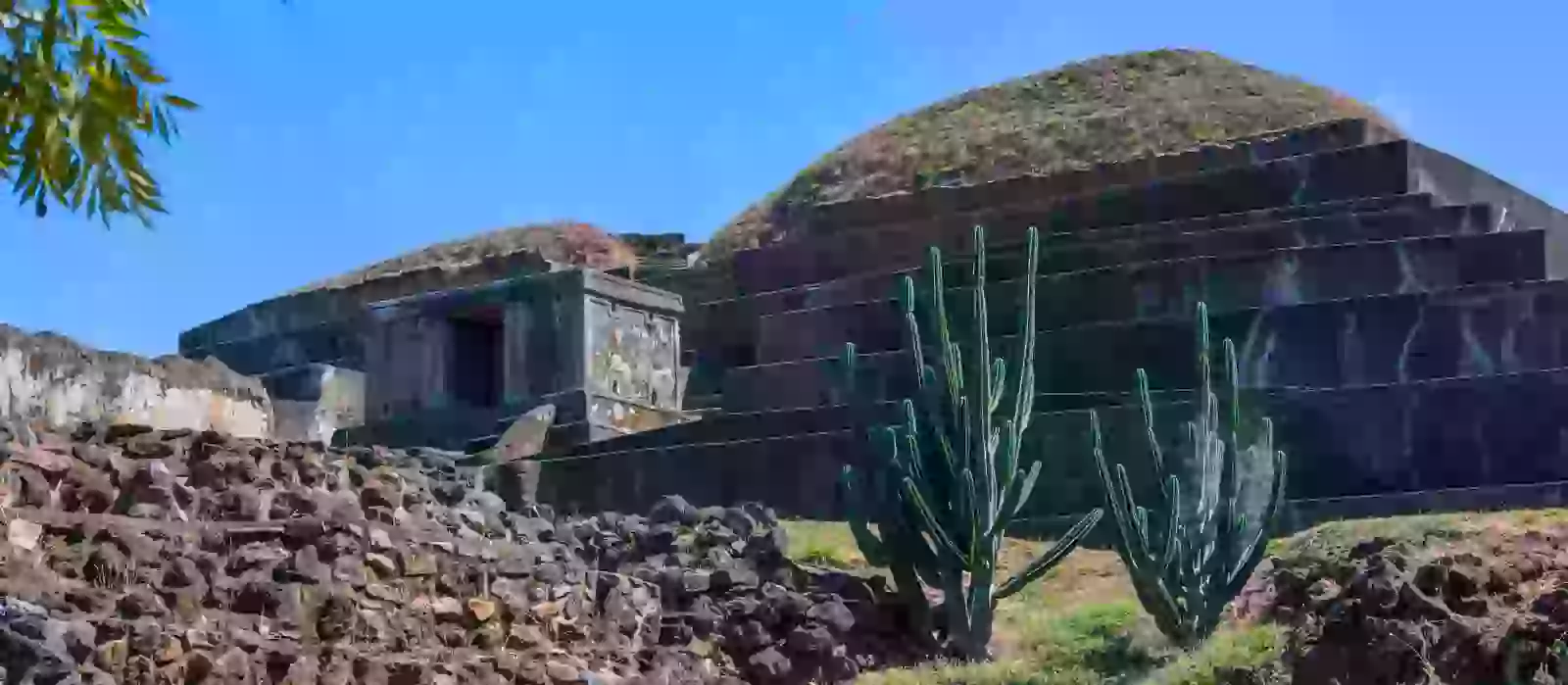 In the photo: ruins of Tasumal in El Salvador (Chalchuapa)