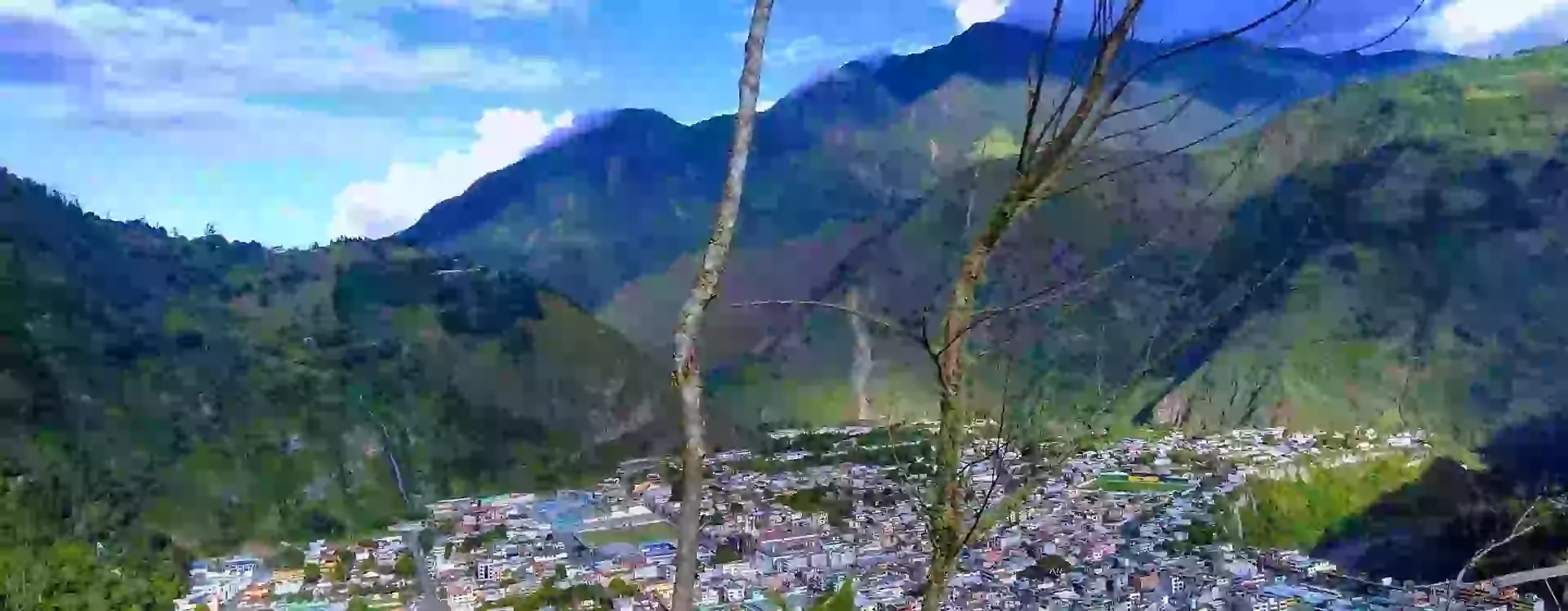 In the photo: the city of Banos in Ecuador in the Andes