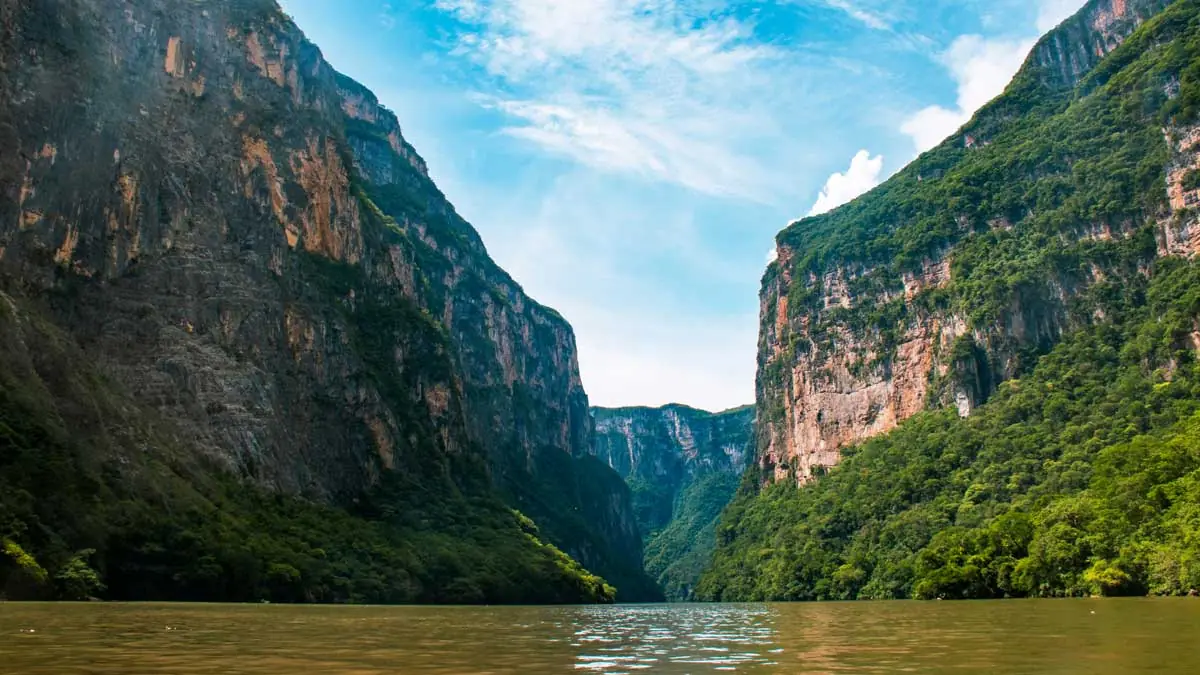 Sumidero Canyon in Chiapas, river boat tour and towering cliffs