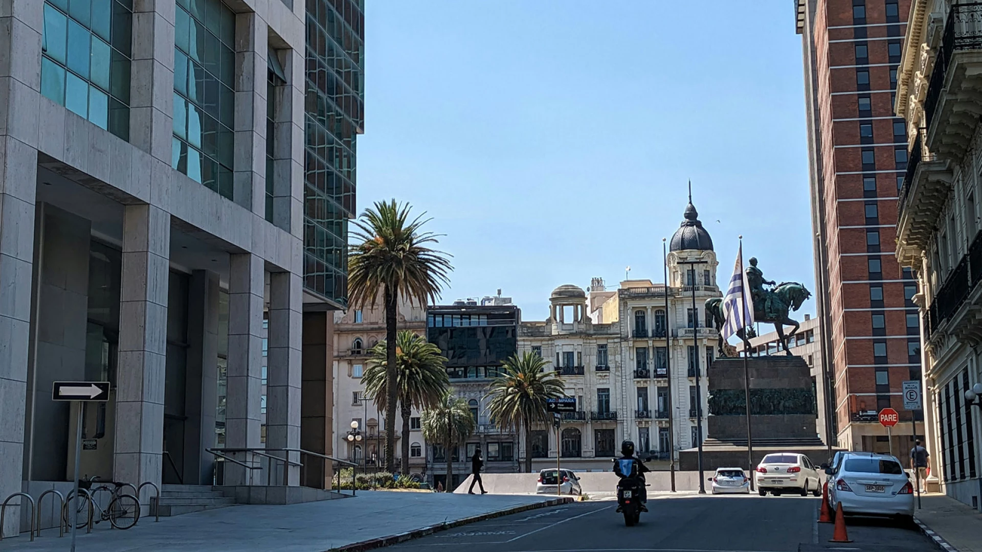 Montevideo: Walk tour in  Historic Center