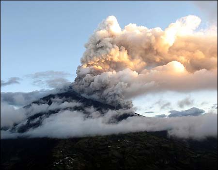 In the photo: the city of Banos in Ecuador in the Andes