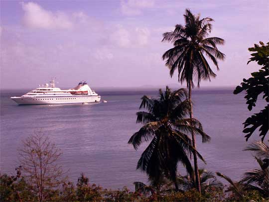 In the photo: a beach holiday on an island in French Guyana