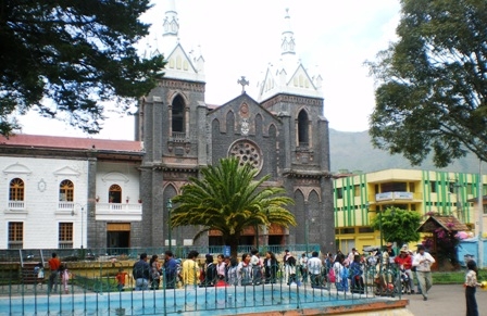 In the photo: the city of Banos in Ecuador in the Andes