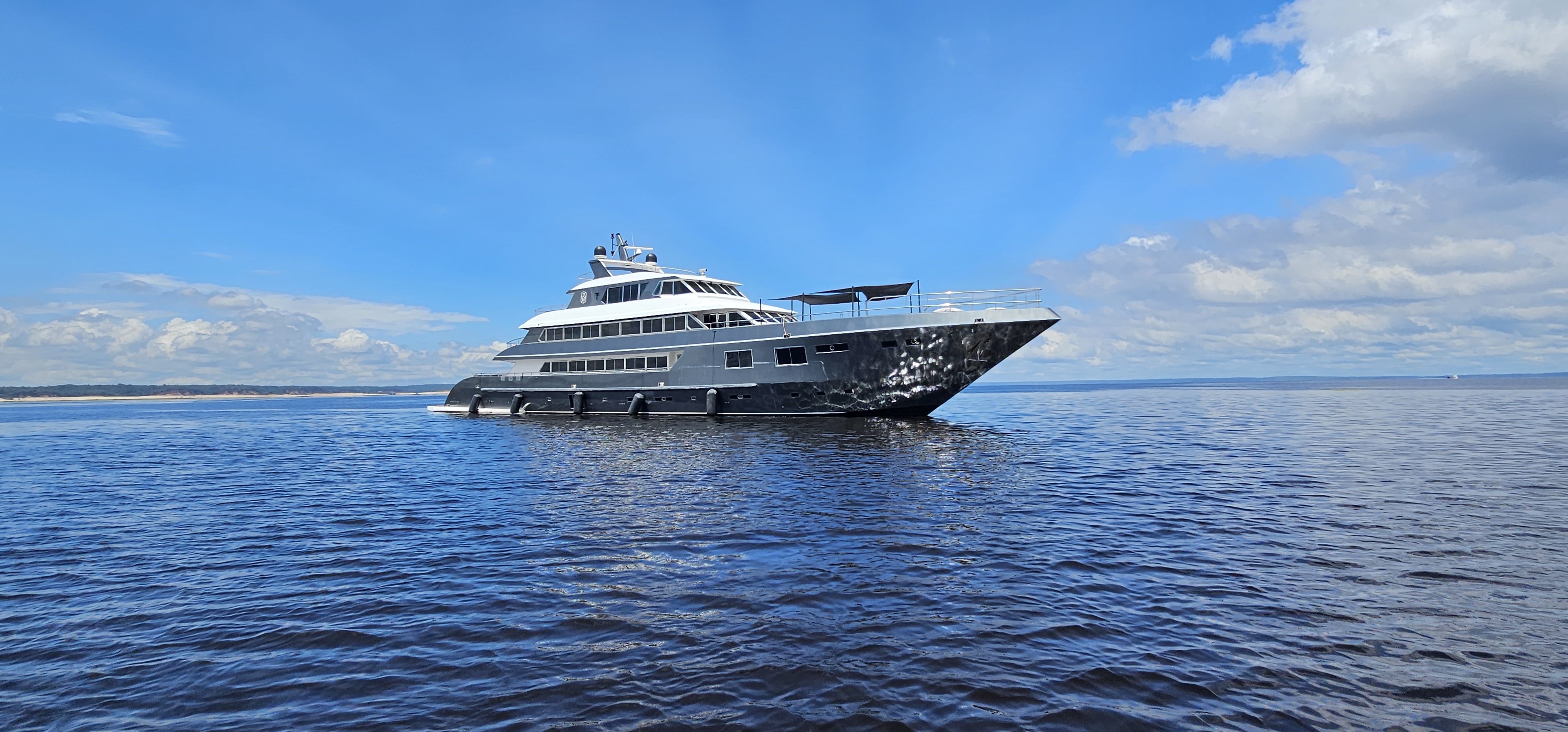 1 DAY & NIGHT: Embark at Marina Tauá and board the Yacht. -0
